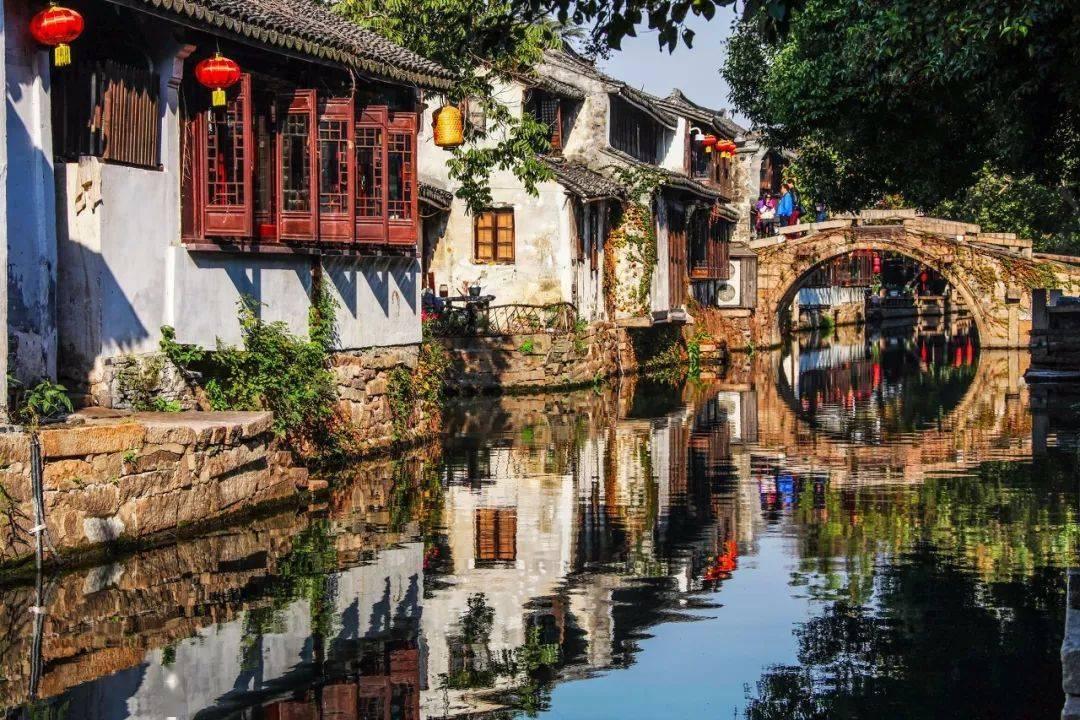 智能问答网页-曹雪芹的《红楼梦》这本书,他最终想表达什么样的情节观点?,快速找到问题的答案